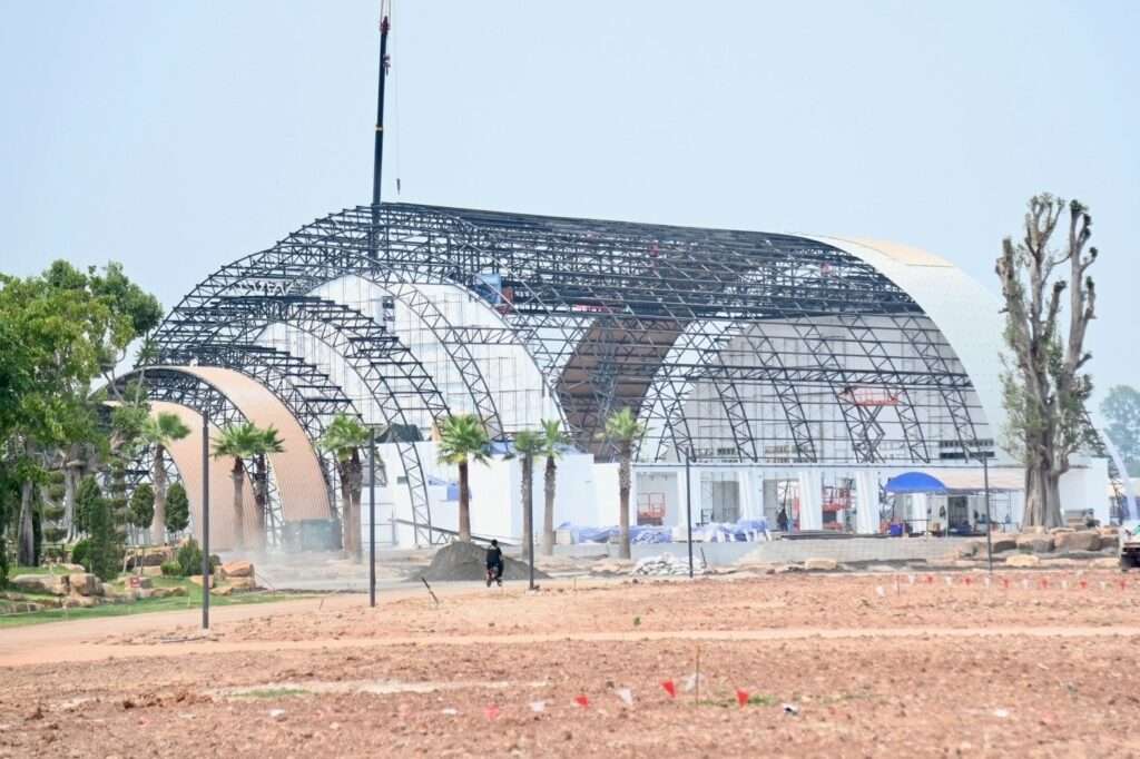 ความคืบหน้างานก่อสร้างอาคารนิทรรศการและโดมขนาดใหญ่ในพื้นที่หนองแด คืบหน้ากว่า 70%