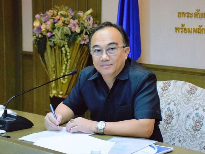 นายวิศณุพร รัตนตรัยวงศ์ รองอธิบดีกรมประมง แถลงข่าวขยายเวลาทดสอบระบบ APD สำหรับเกษตรกรกุ้งทะเล