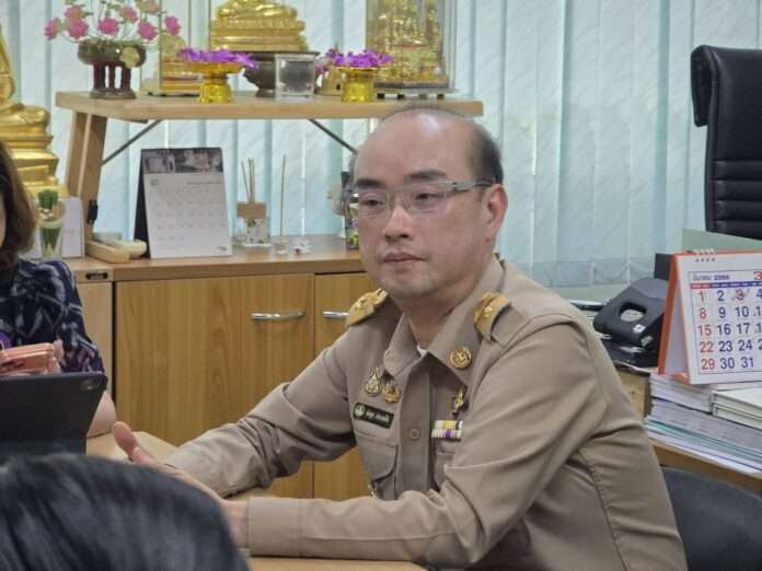 นายต่อกุล คำถาเครือ รองผู้อำนวยการ อ.ต.ก. หารือการส่งออกมะม่วงน้ำดอกไม้ไปประเทศญี่ปุ่น