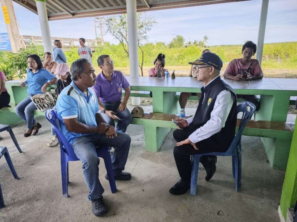 เจ้าหน้าที่กรมส่งเสริมสหกรณ์ลงพื้นที่พูดคุยและรับฟังปัญหาจากเกษตรกรสมาชิกนิคมสหกรณ์