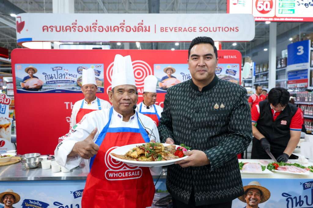 นายวัชระพล ขาวขำ รัฐมนตรีช่วยว่าการกระทรวงเกษตรและสหกรณ์ ร่วมกิจกรรมชวนกินปลาไทย ที่ โก โฮลเซลล์