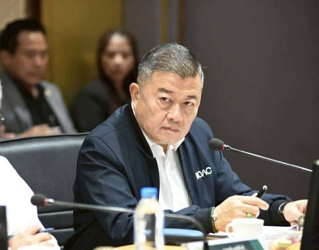 นายวิณะโรจน์ ทรัพย์ส่งสุข ปลัดกระทรวงเกษตรและสหกรณ์ นั่งประชุมและติดตามสถานการณ์ภัยพิบัติ